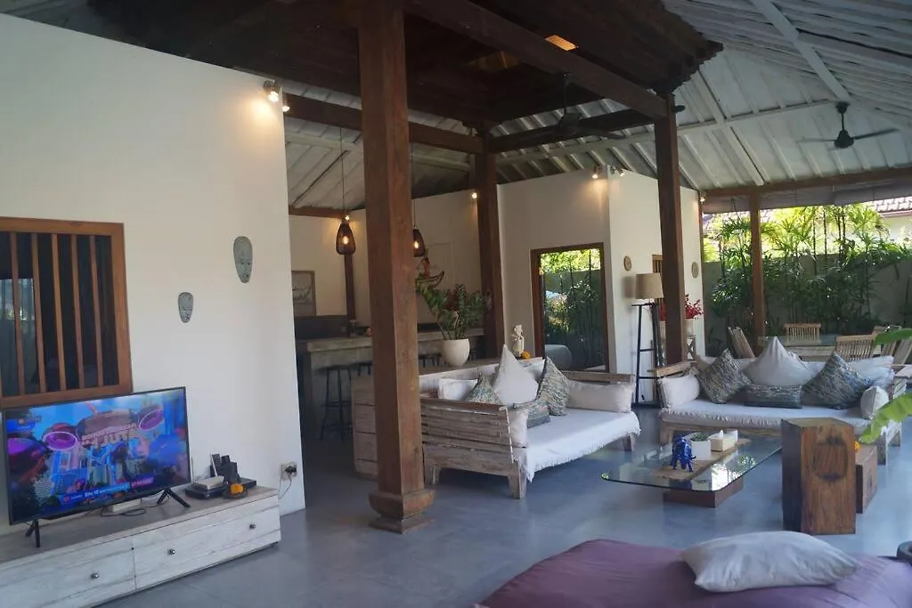 Villa Joglo Oberoi Seminyak Beautiful 4Br Villa Prime Location  סמיניאק