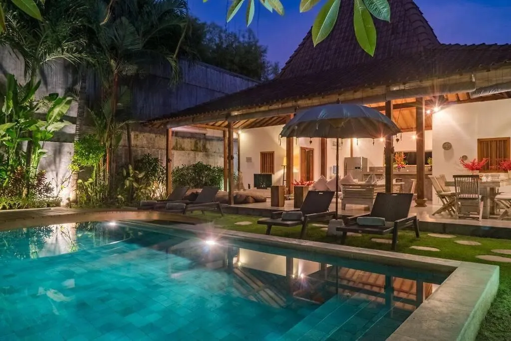 Villa Joglo Oberoi Seminyak Beautiful 4Br Villa Prime Location  סמיניאק