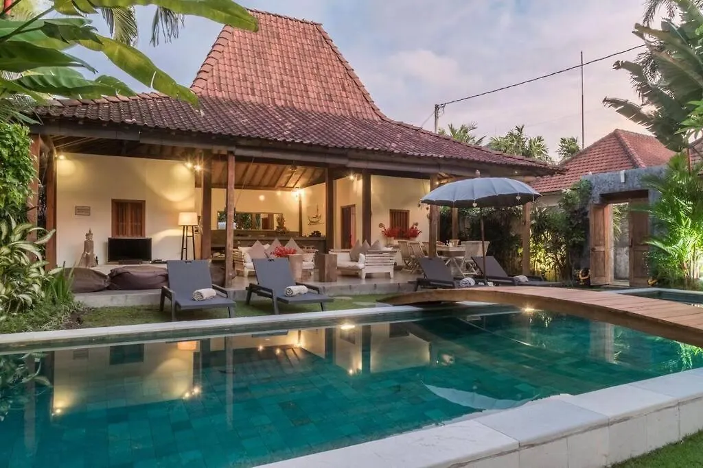 Villa Joglo Oberoi Seminyak Beautiful 4Br Villa Prime Location 0*, סמיניאק
